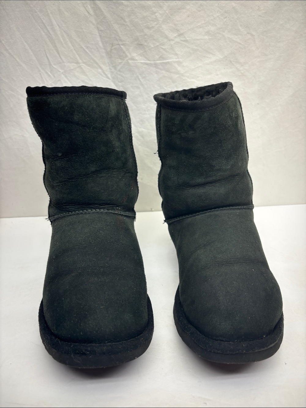 UGG Classic Short Boots, size 6, box 86